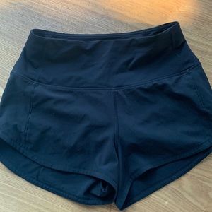 Lululemon women’s 4”  black speedy shorts size 2